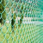 jak zrobić ogrodzenie z siatki w ogrodzie